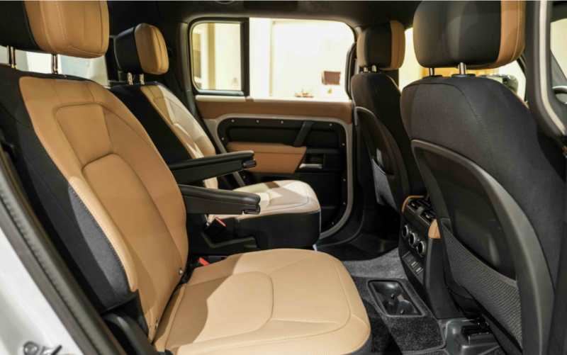 Land Rover Defender 2026 khuyến mãi T1/2026: Giá lăn bánh, thông số xe, trả góp