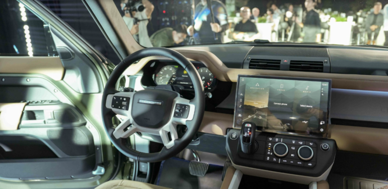 Land Rover Defender 2026 khuyến mãi T1/2026: Giá lăn bánh, thông số xe, trả góp