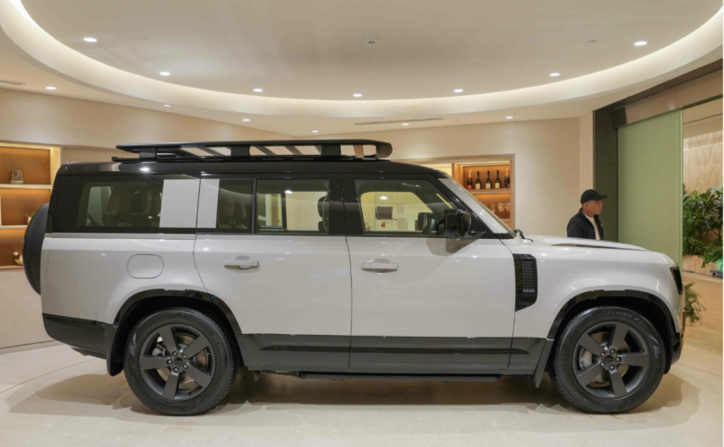 Land Rover Defender 2026 khuyến mãi T1/2026: Giá lăn bánh, thông số xe, trả góp