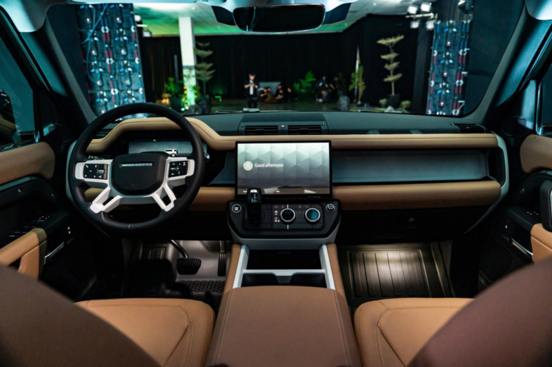 Land Rover Defender 2026 khuyến mãi T1/2026: Giá lăn bánh, thông số xe, trả góp