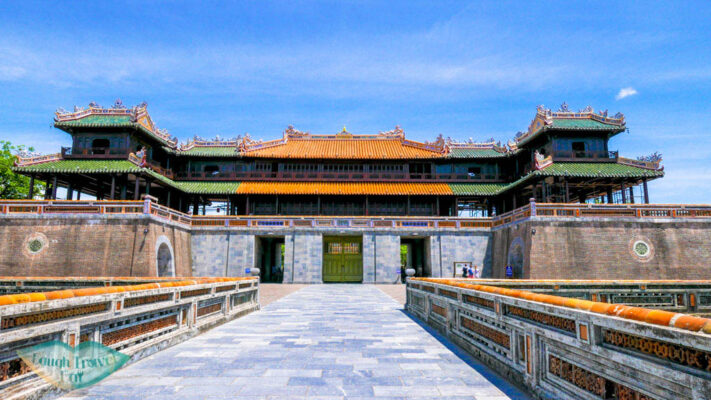 tour du lịch xuyên việt ô tô