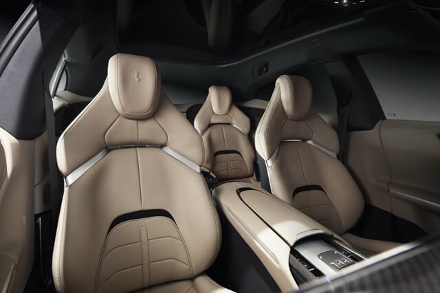Ferrari-Purosangue-Suv-ghe-hanh-khach