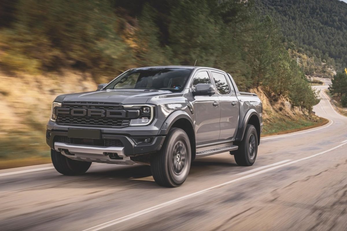 Xe Ford Raptor mới được bán tại các đại lý Ford trên toàn quốc
