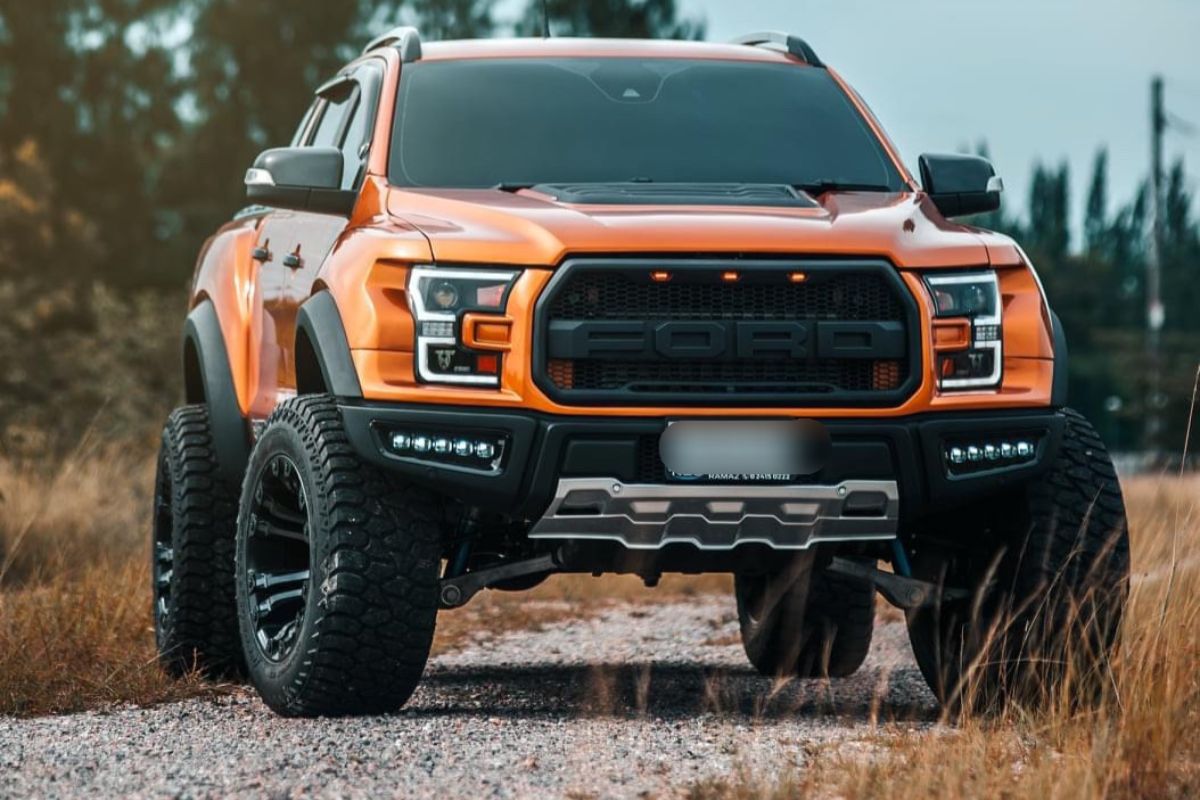 Mẫu xe Ford Raptor sở hữu thiết kế thể thao mạnh mẽ