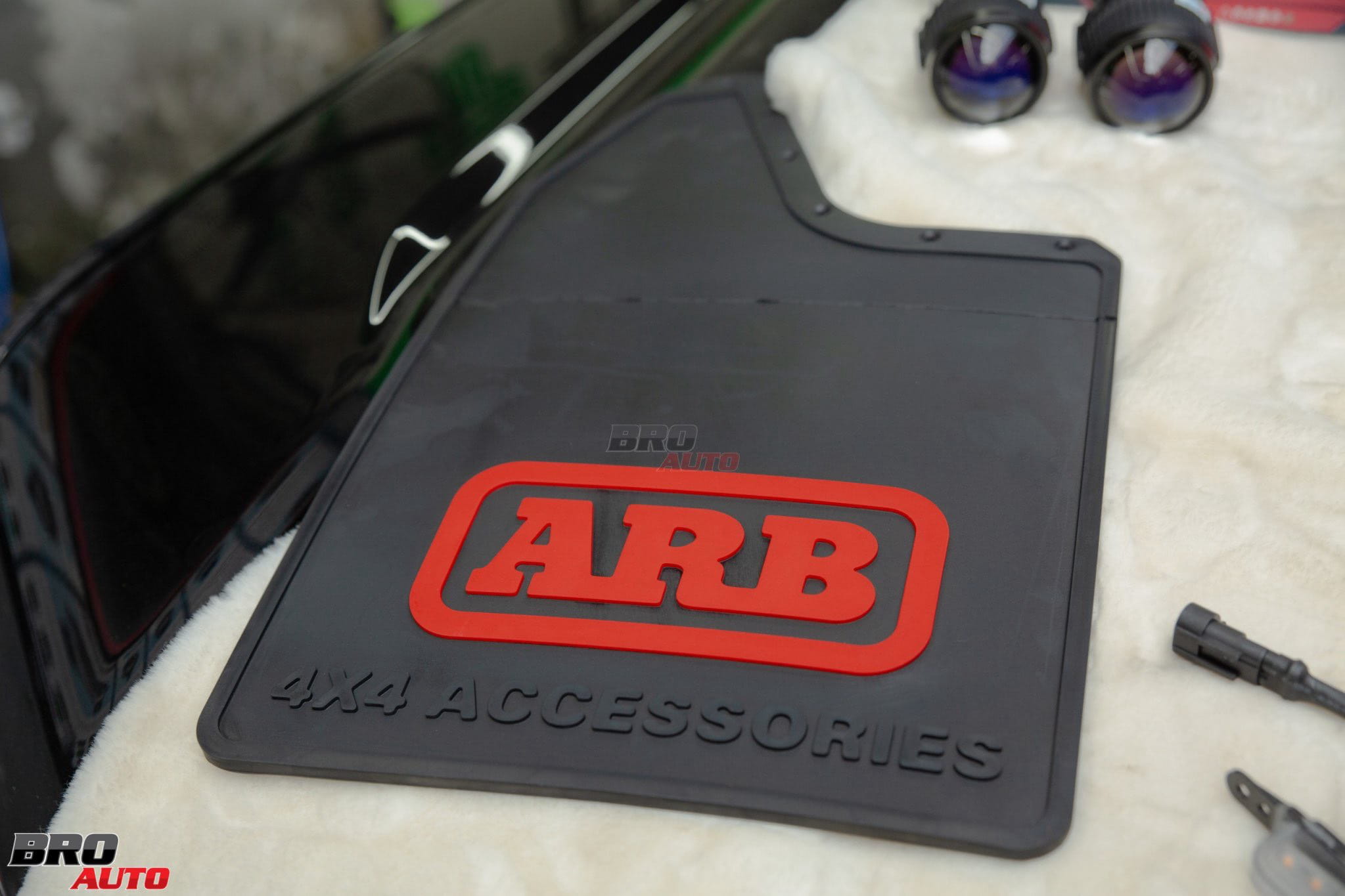 Chắn bùn ARB làm từ nhựa ABS chắc chắn và bền bỉ