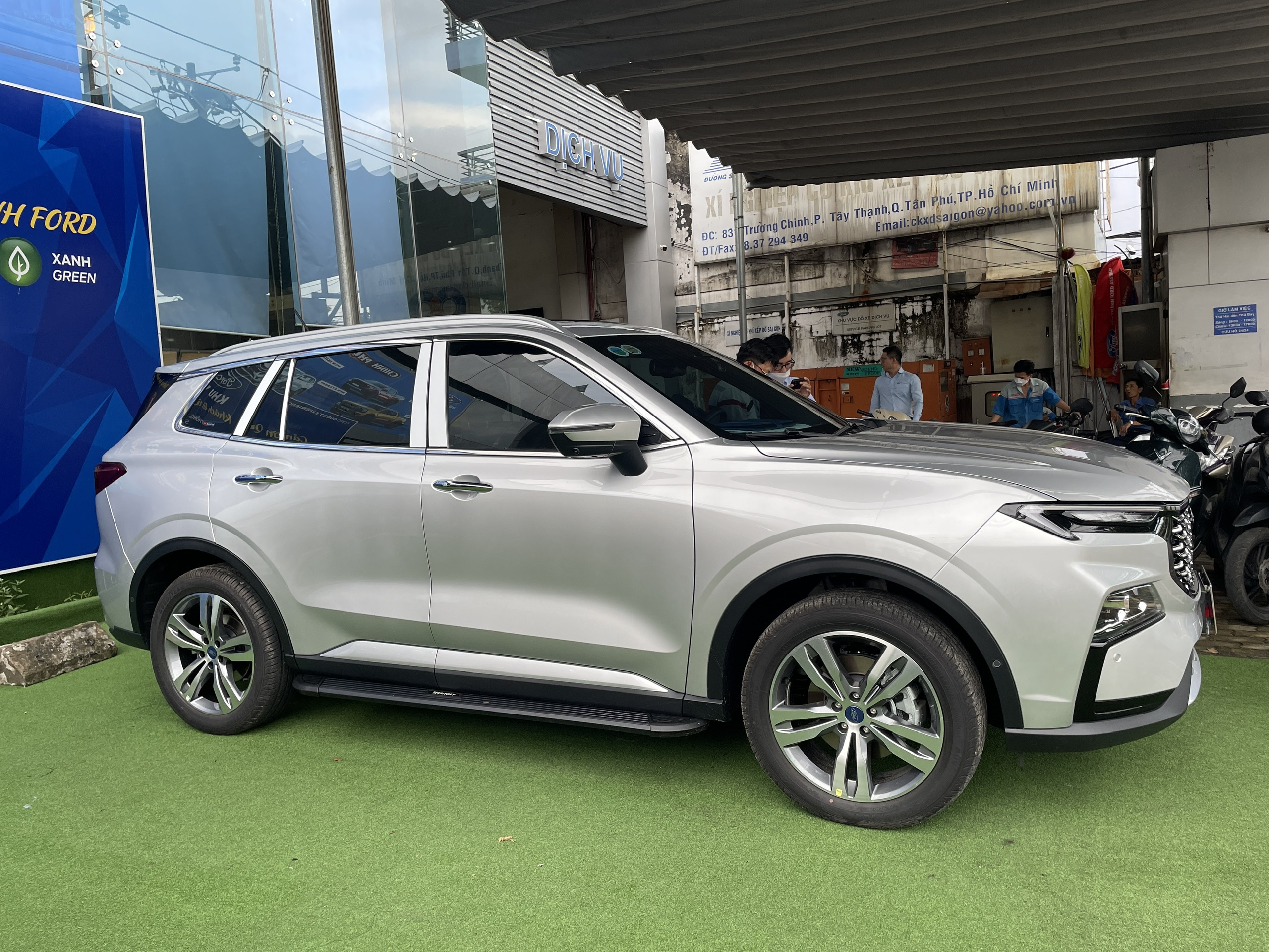 ford territory titanium x màu bạc 1
