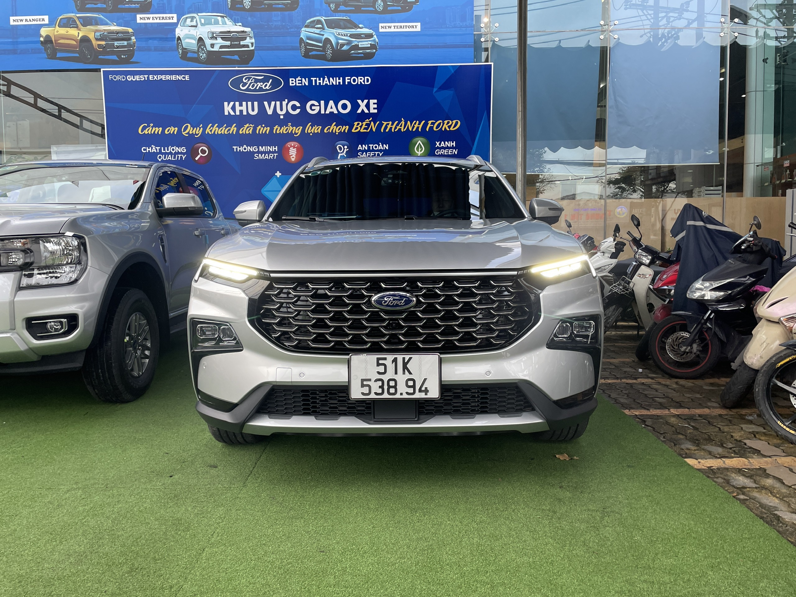 ford territory titanium x màu bạc 3