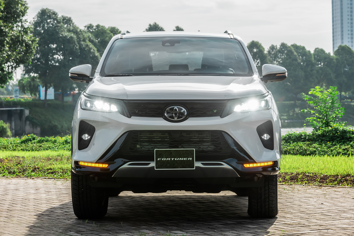 Xe Toyota Fortuner 2022 giá lăn bánh thông số hình ảnh