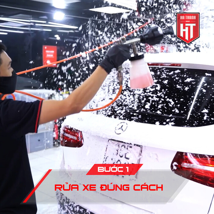 Rửa xe đúng cách trước khi dọn nội thất
