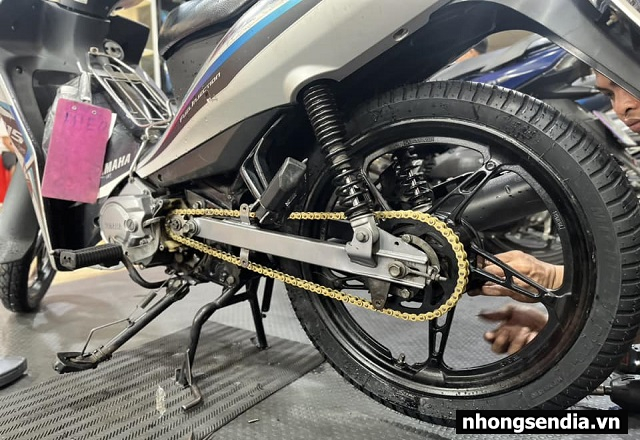 Giá nhông sên dĩa exciter 135 chính hãng - 4