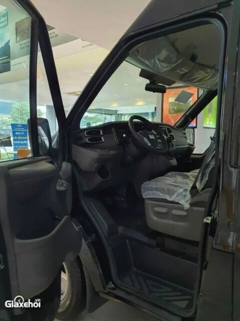 Ford Transit 2023: Giá bán mới nhất, Đánh giá thông số kỹ thuật