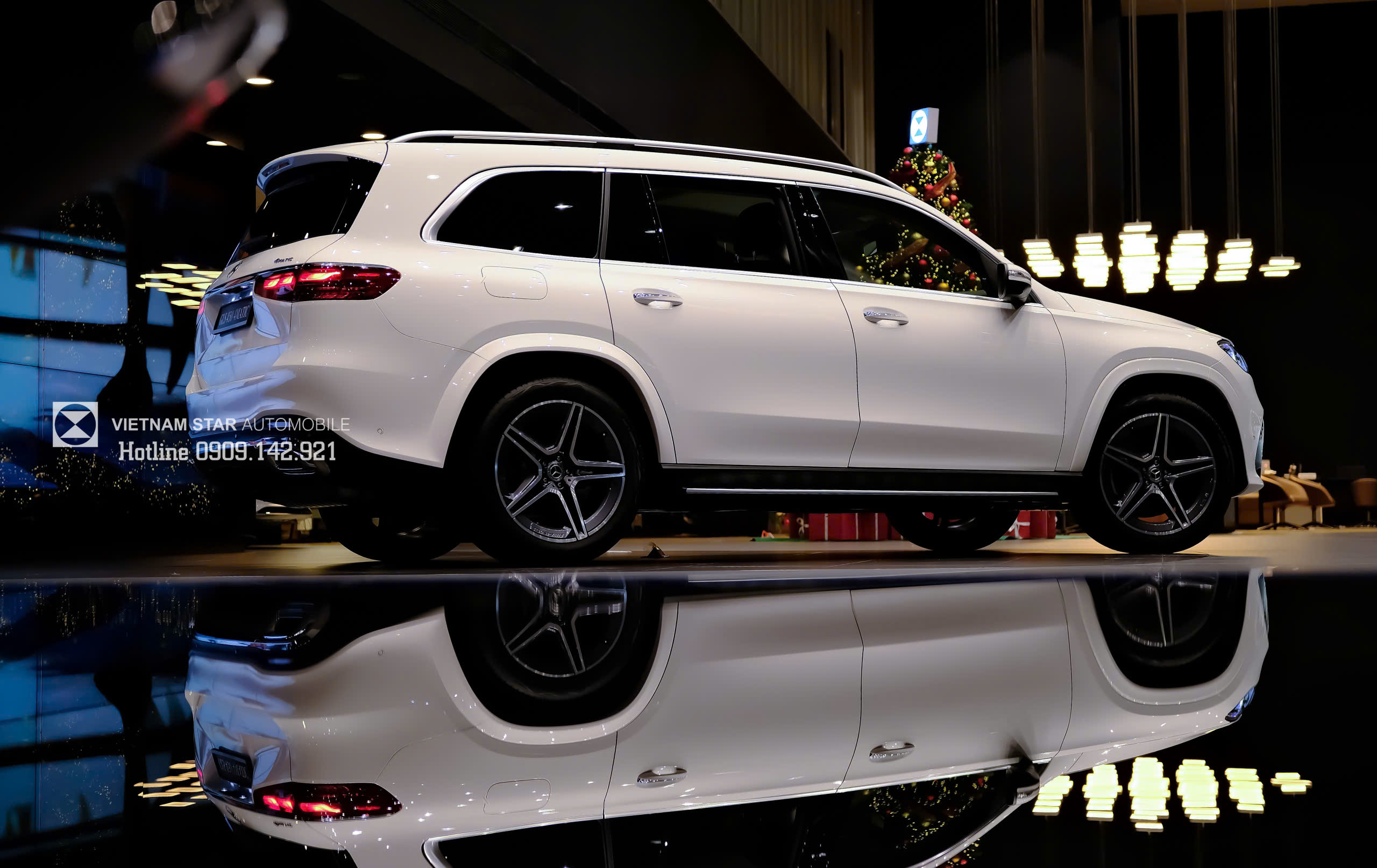 Cụm đèn hậu LED sắc sảo của Mercedes-Benz GLS450 màu trắng