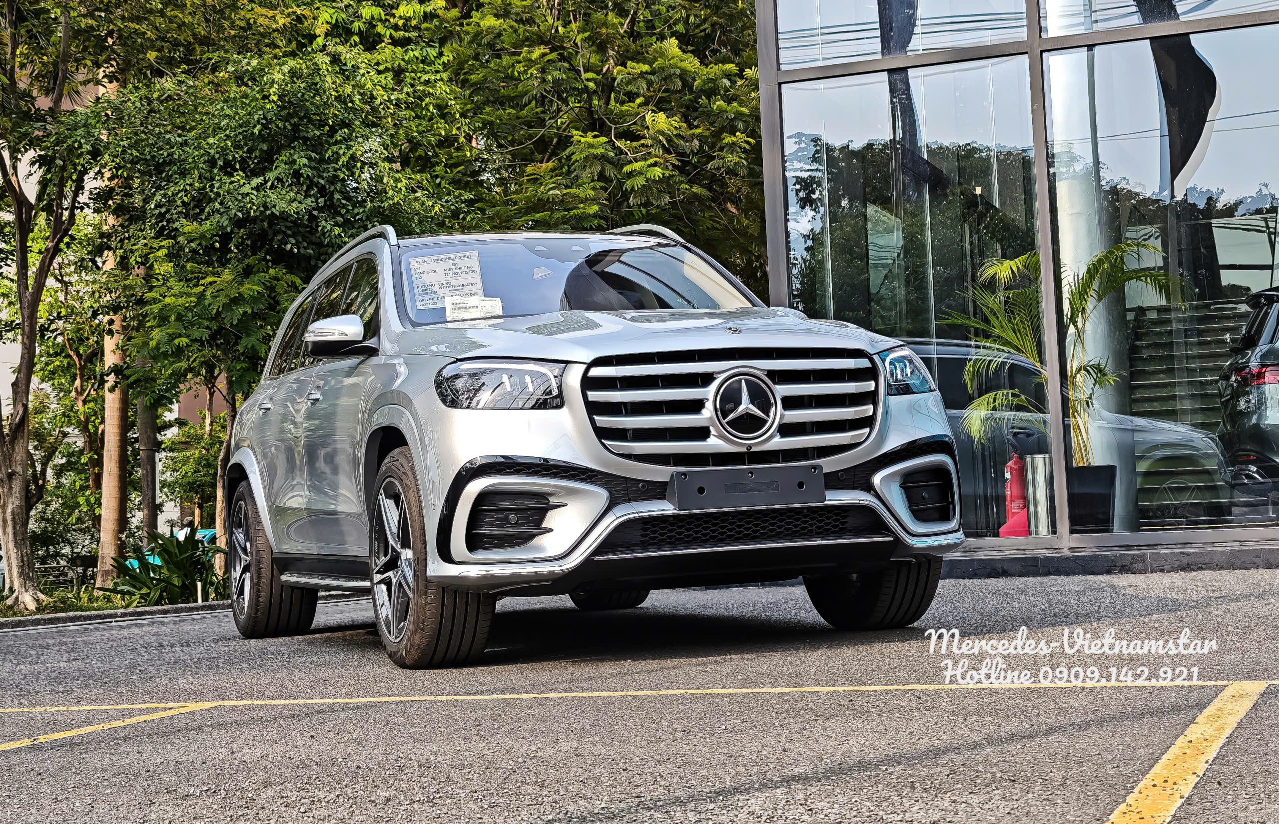 Tổng thể chiếc SUV hạng sang Mercedes GLS450 màu Đen đẳng cấp nhất