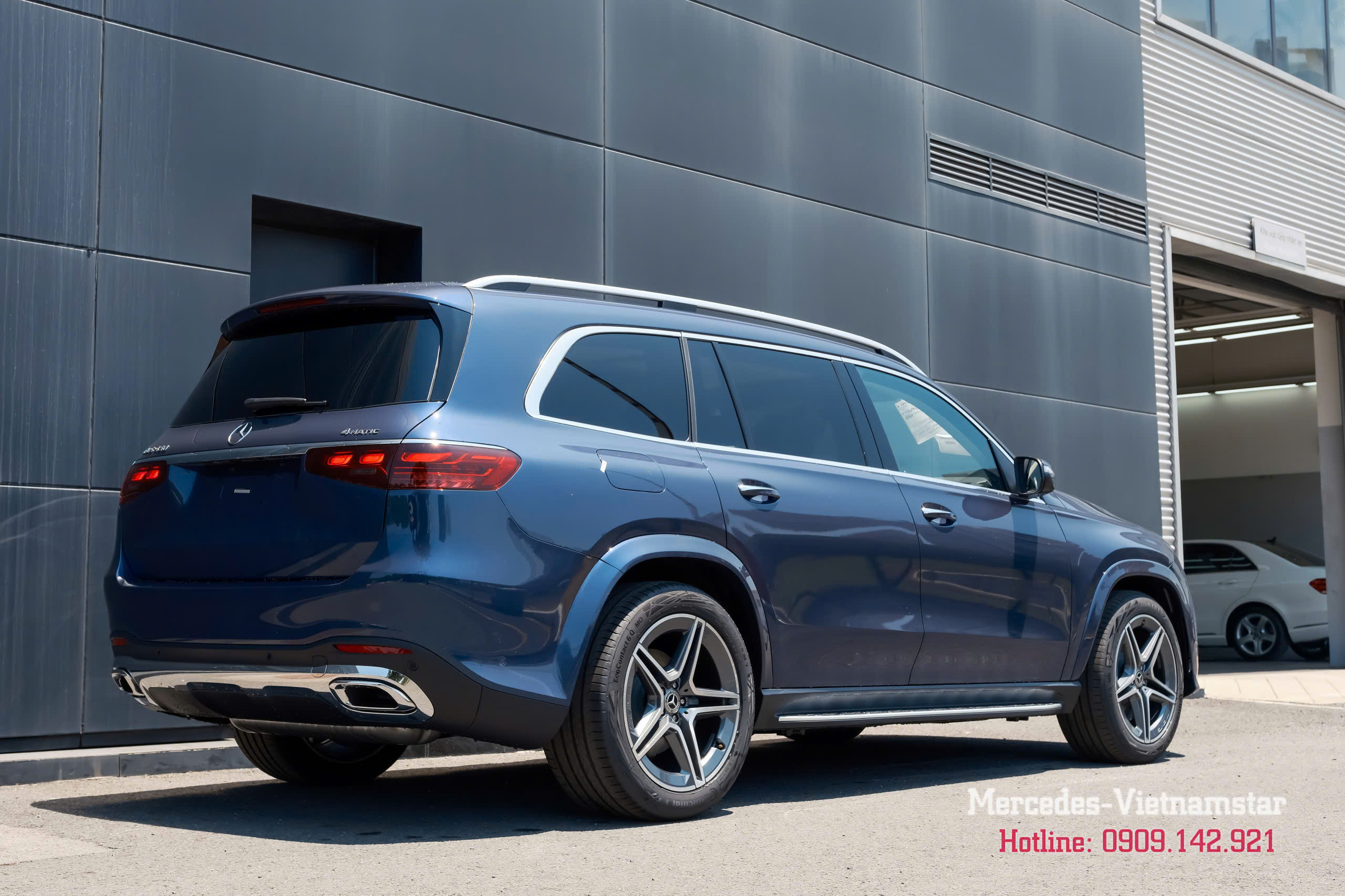Mercedes GLS 450 màu Xám Selenite - Biểu tượng của sự thành đạt