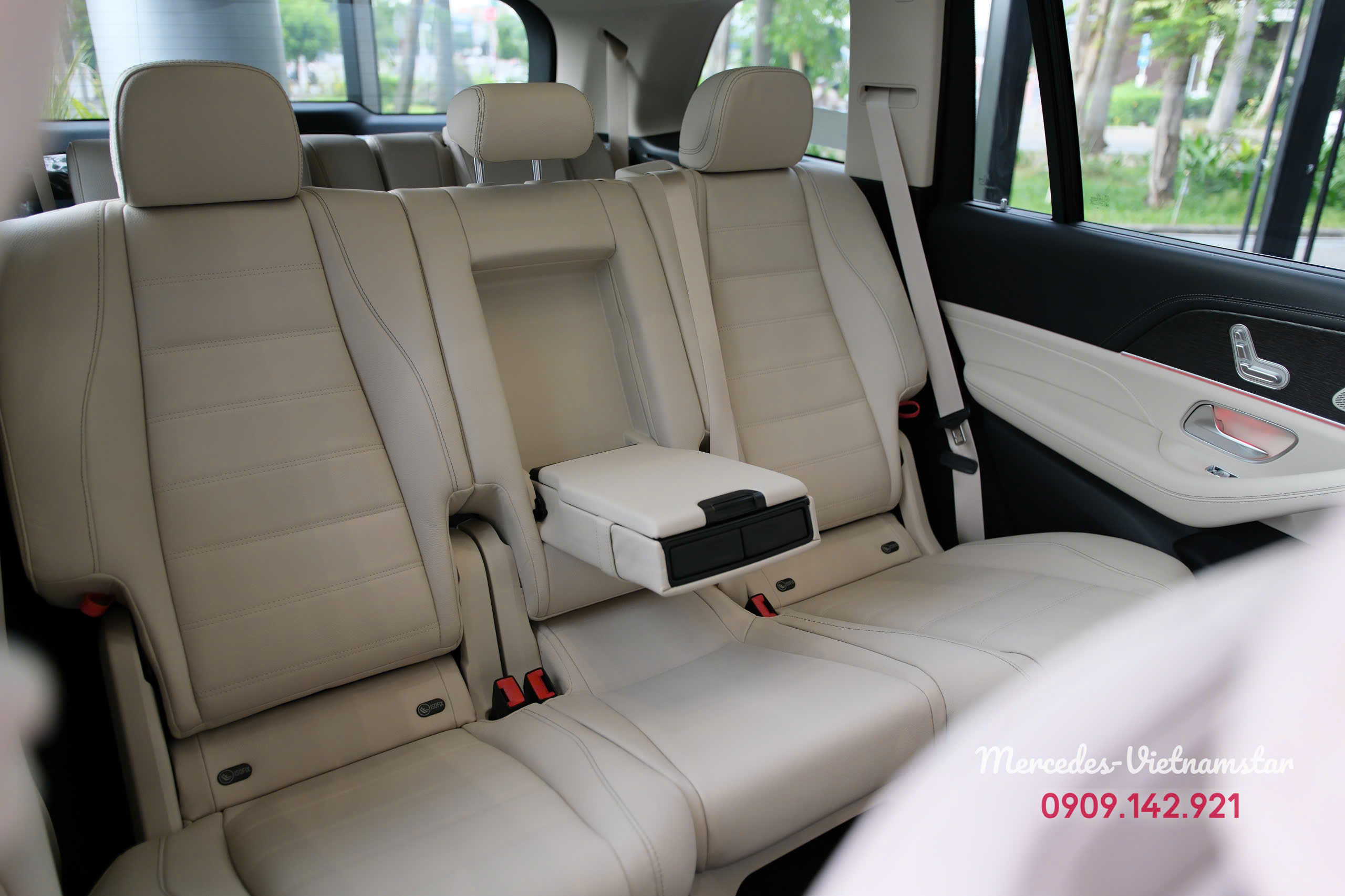 Không gian nội thất GLS450 nội thất Be cao cấp của Mercedes GLS450