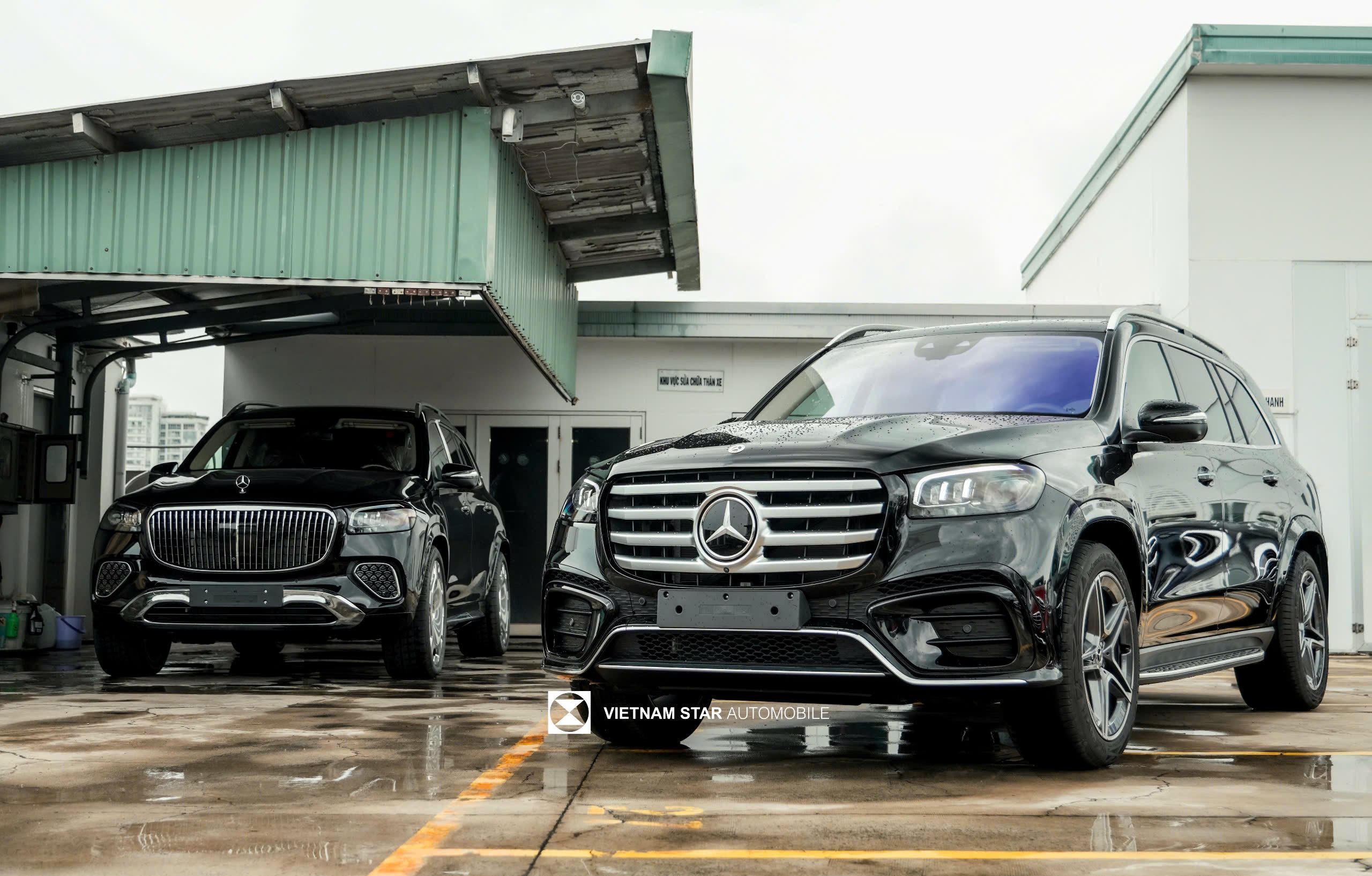 Chi tiết ốp gỗ sồi phối cùng nội thất màu Be trên Mercedes GLS450