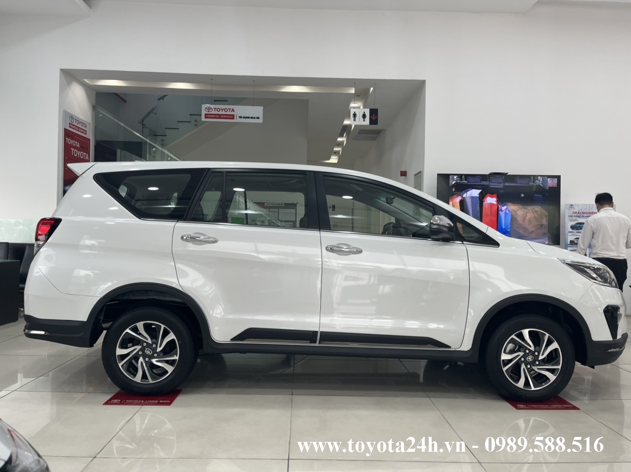 hinh-anh-toyota-innova-2.0-ventuner-2023