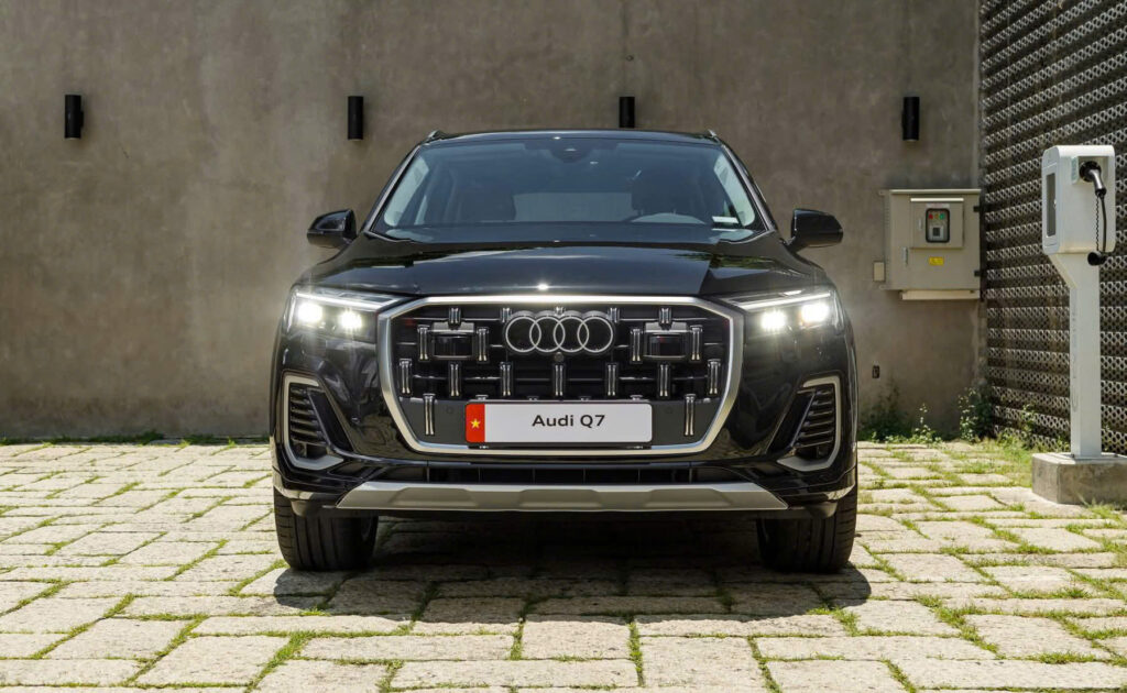 Audi Q7 Lăn Bánh Việt Nam 2025