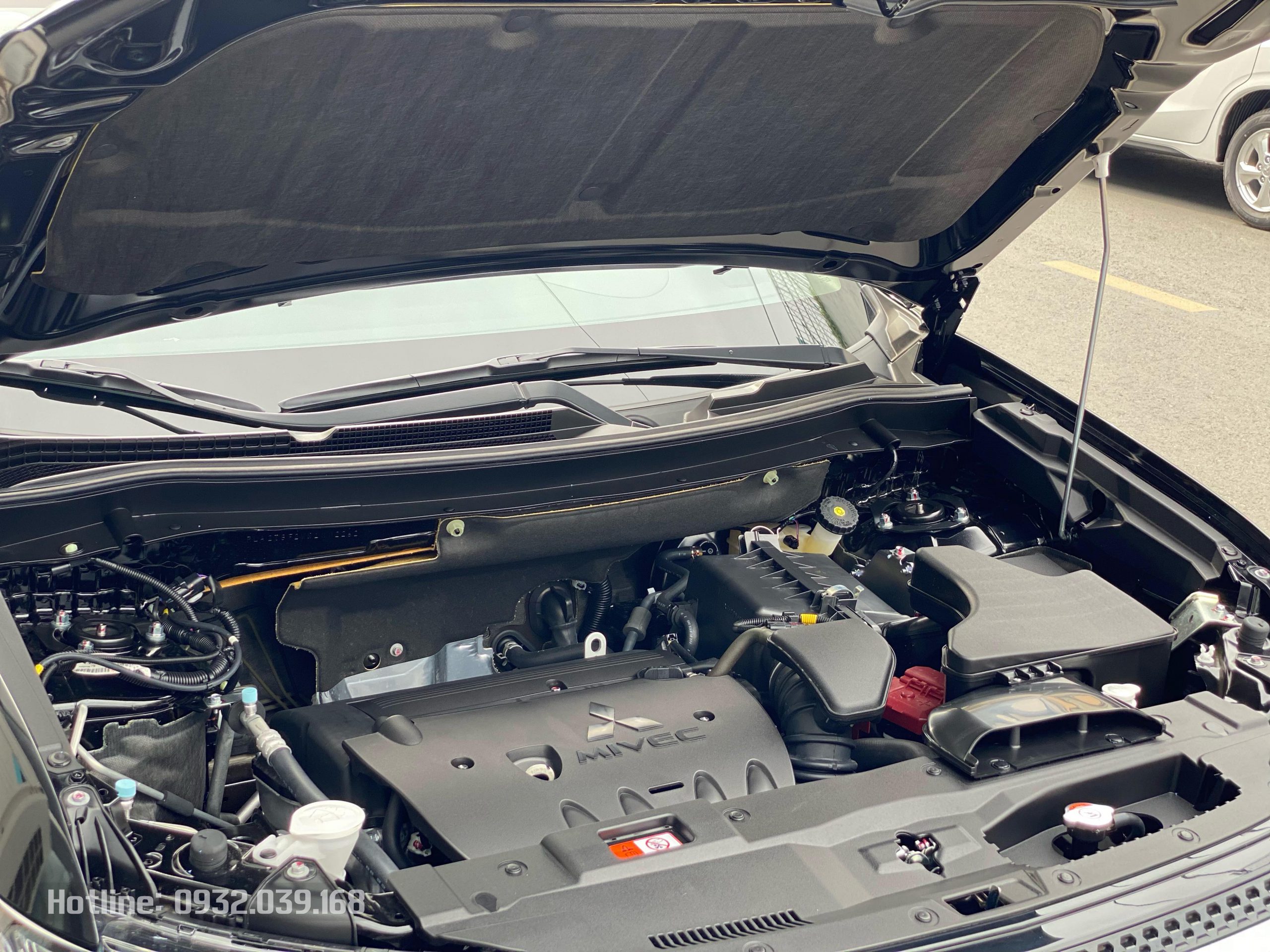 Giá lăn bánh Mitsubishi Outlander tiêu chuẩn & Premium