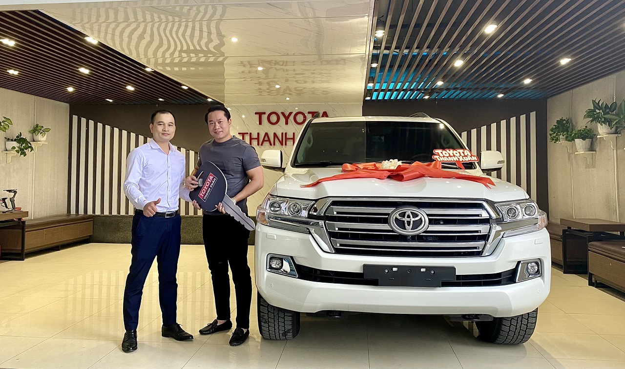 giao-xe-toyota-land-cruiser-2021