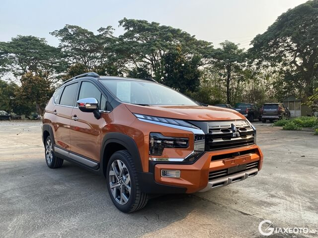 gia-xe-mitsubishi-destinator