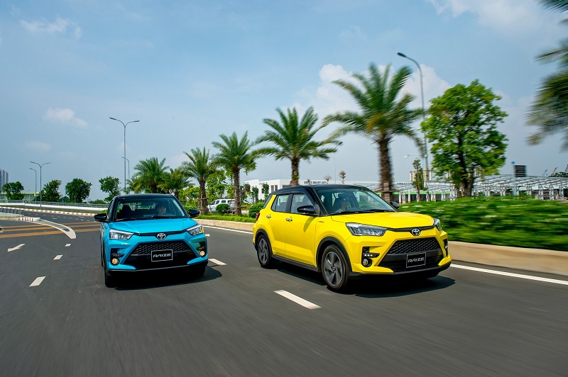 xe Toyota Raize 2022 màu xanh và màu vàng