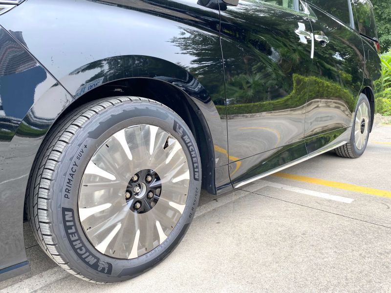 Thiết kế vành mâm đúc hợp kim cỡ lớn của xe Alphard 2026