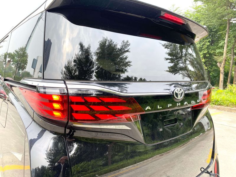 Kiểu dáng thiết kế mới của đèn hậu xe Toyota Alphard 2026 sang trọng lịch lãm