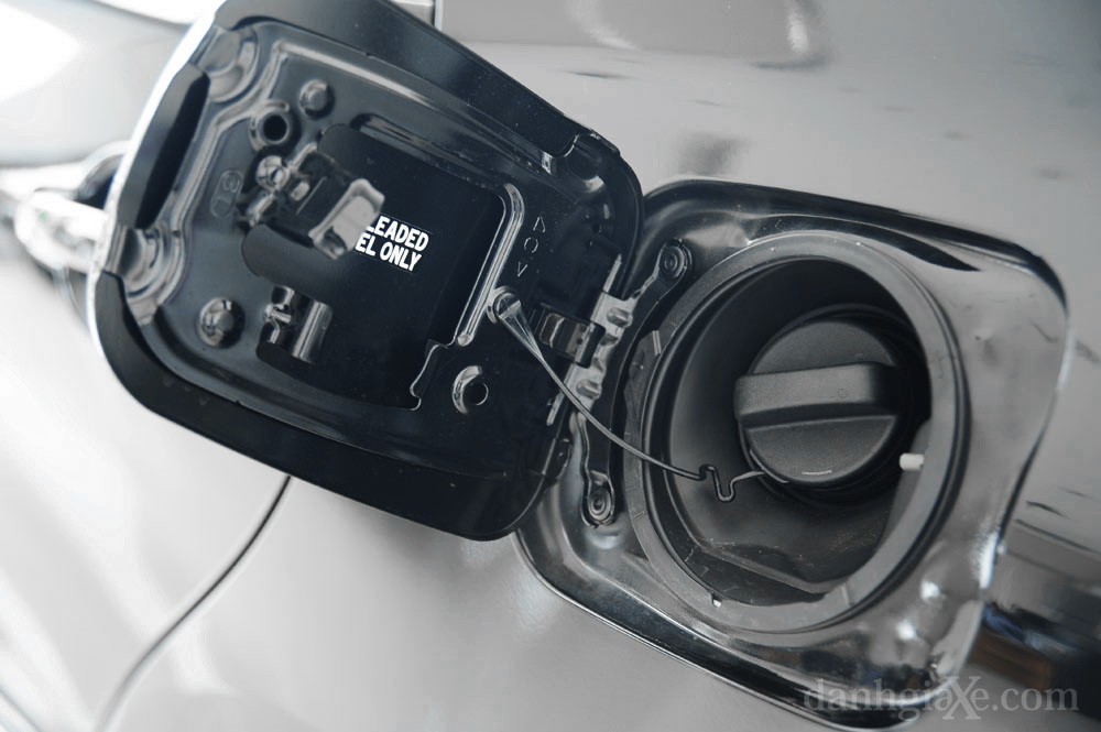 danh-gia-toyota-corolla-altis-2013-dong-co-4