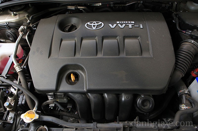 danh-gia-toyota-corolla-altis-2013-dong-co-1