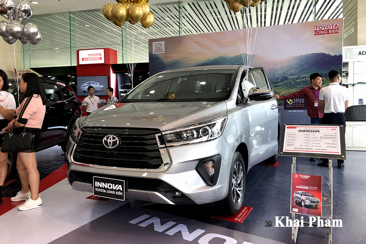 Giá lăn bánh xe Toyota Innova 2020 mới nâng cấp tại Việt Nam a8