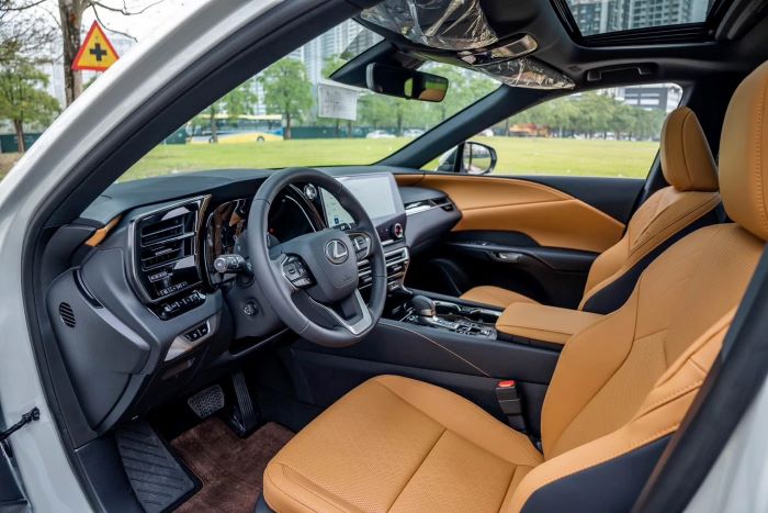 Ghế da màu Hazel trên Lexus RX 350h Premium