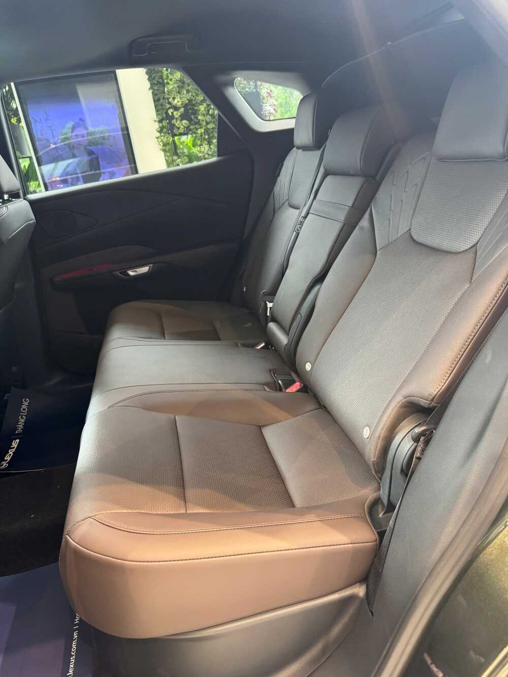 Ghế da màu Dark Sepia trên Lexus RX 350h Premium