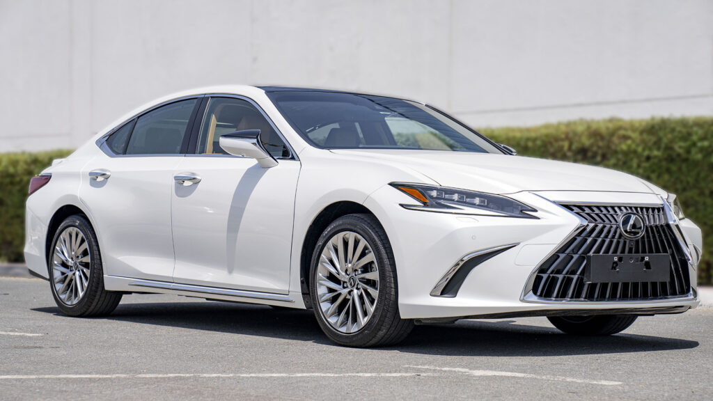Giá xe Lexus ES300h 2023