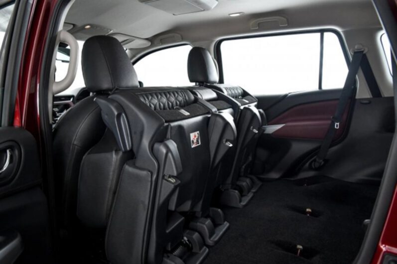 Hàng Ghế Thứ 2 Trên Nissan Terra VL 2022