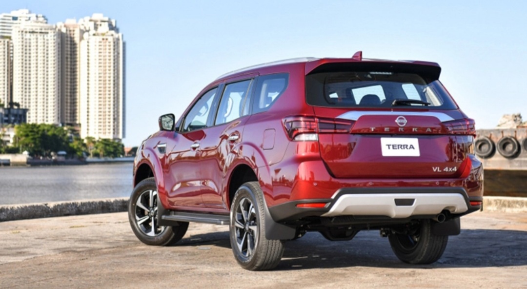 Đuôi xe Nissan Terra VL