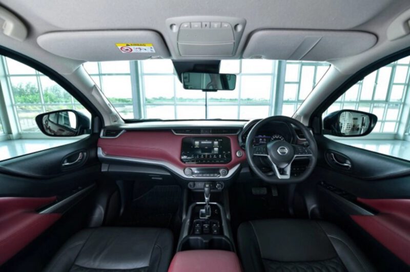 Khoang lái trên Nissan Terra VL