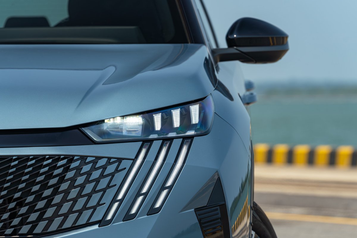 Thiết kế ngoại thất ấn tượng của Peugeot 5008 Premium