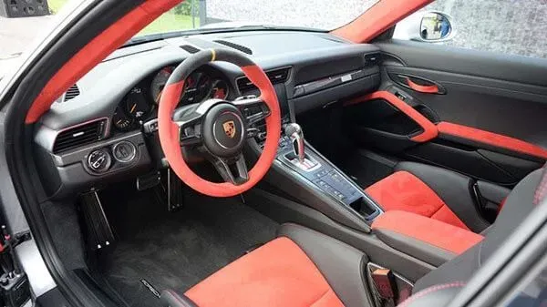 Porsche 911 GT2 RS
