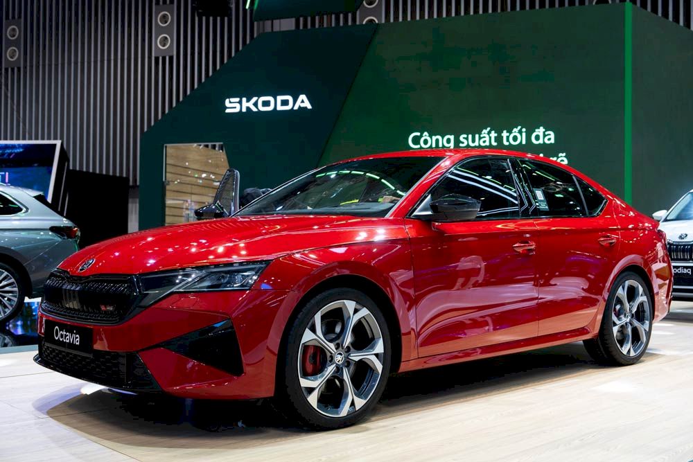 Bảng giá xe Skoda 2024: Cập nhập khuyến mãi, chi phí giá lăn bánh mới nhất