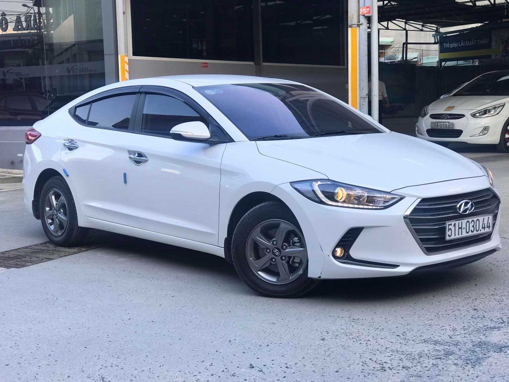 hình ảnh xe hyundai elantra