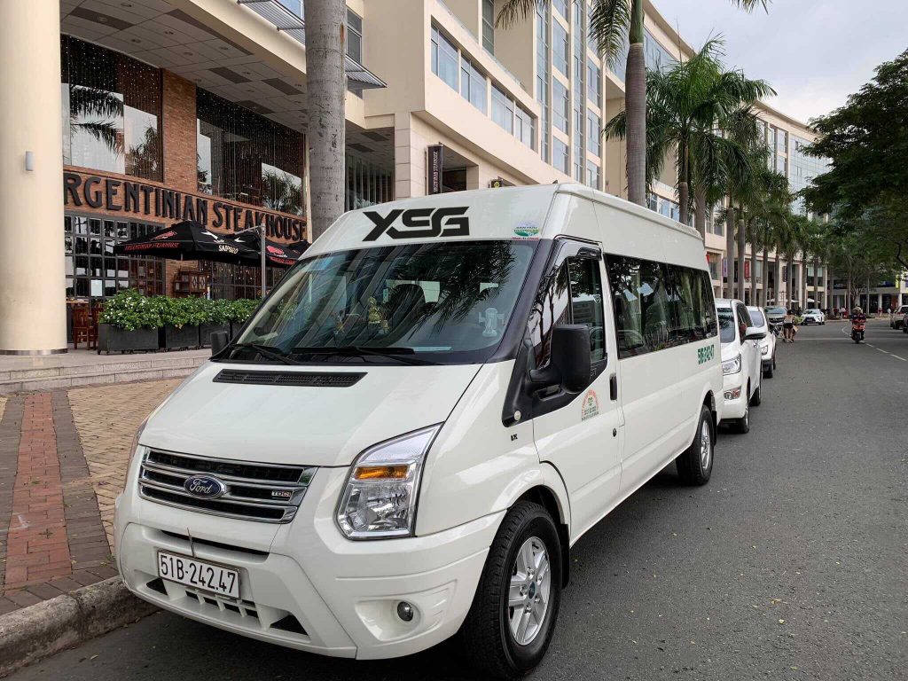 hình ảnh xe ford transit