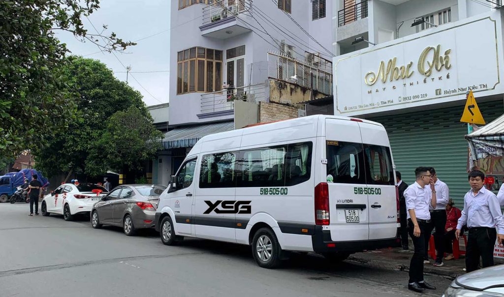 hình xe 16 chỗ solati