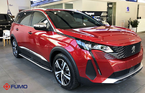 Hình ảnh xe ô tô Peugeot 7 chỗ màu đỏ chói chang