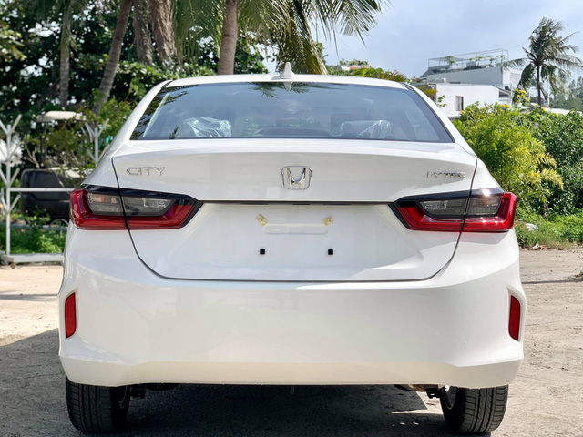 Đuôi xe Honda City E 2022