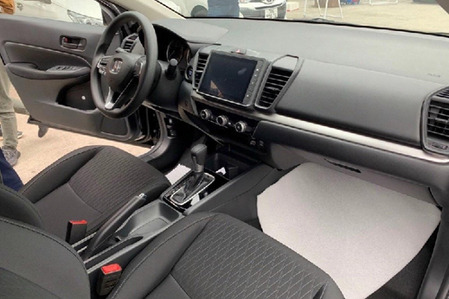 noi-that-xe-Honda-City-E