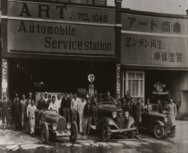 Thương hiệu ô tô Honda vào 1941 tập trung vào sản xuất mô-tơ rồi xe đạp cơ giới.