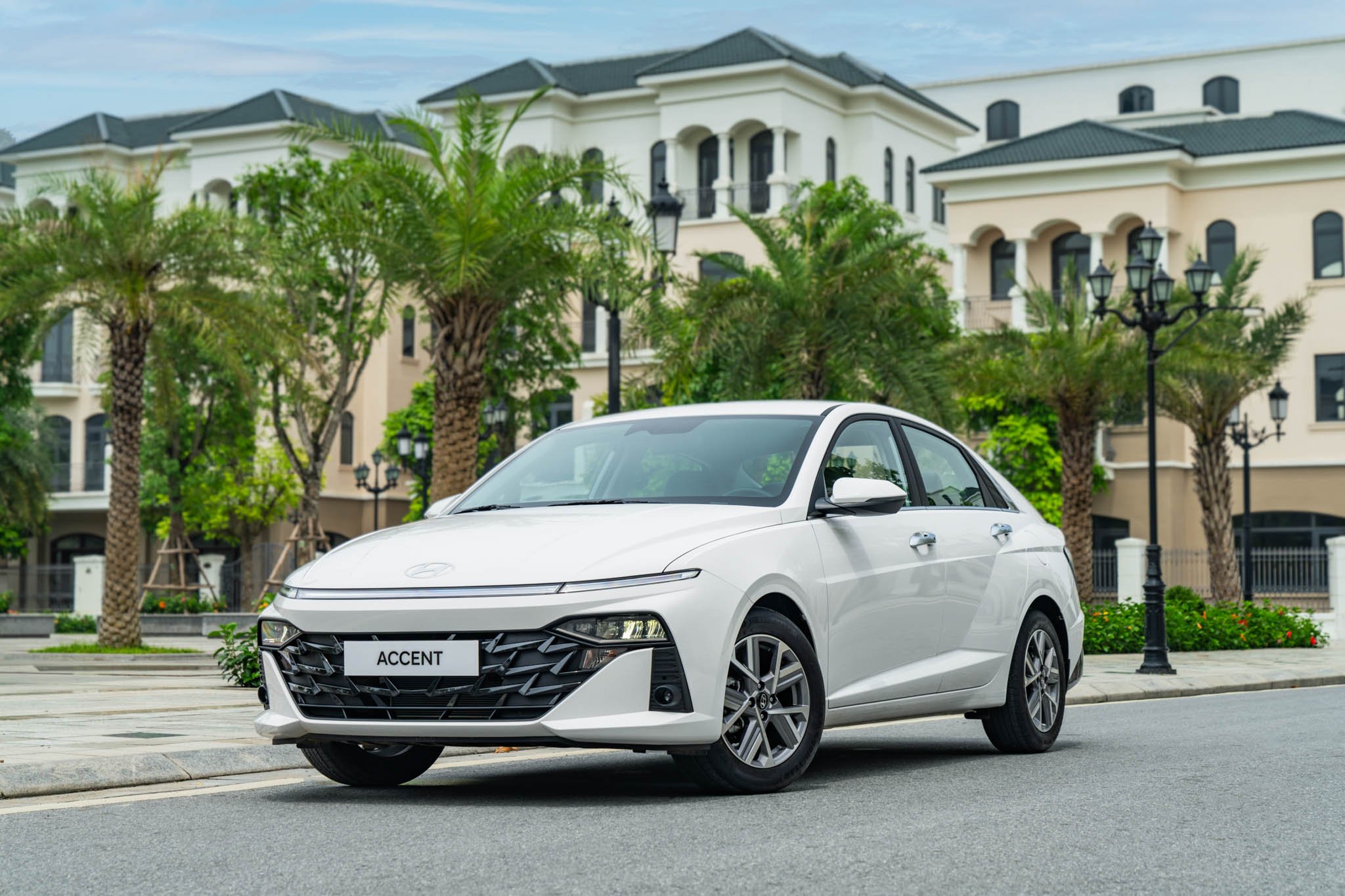 Hyundai Accent màu trắng