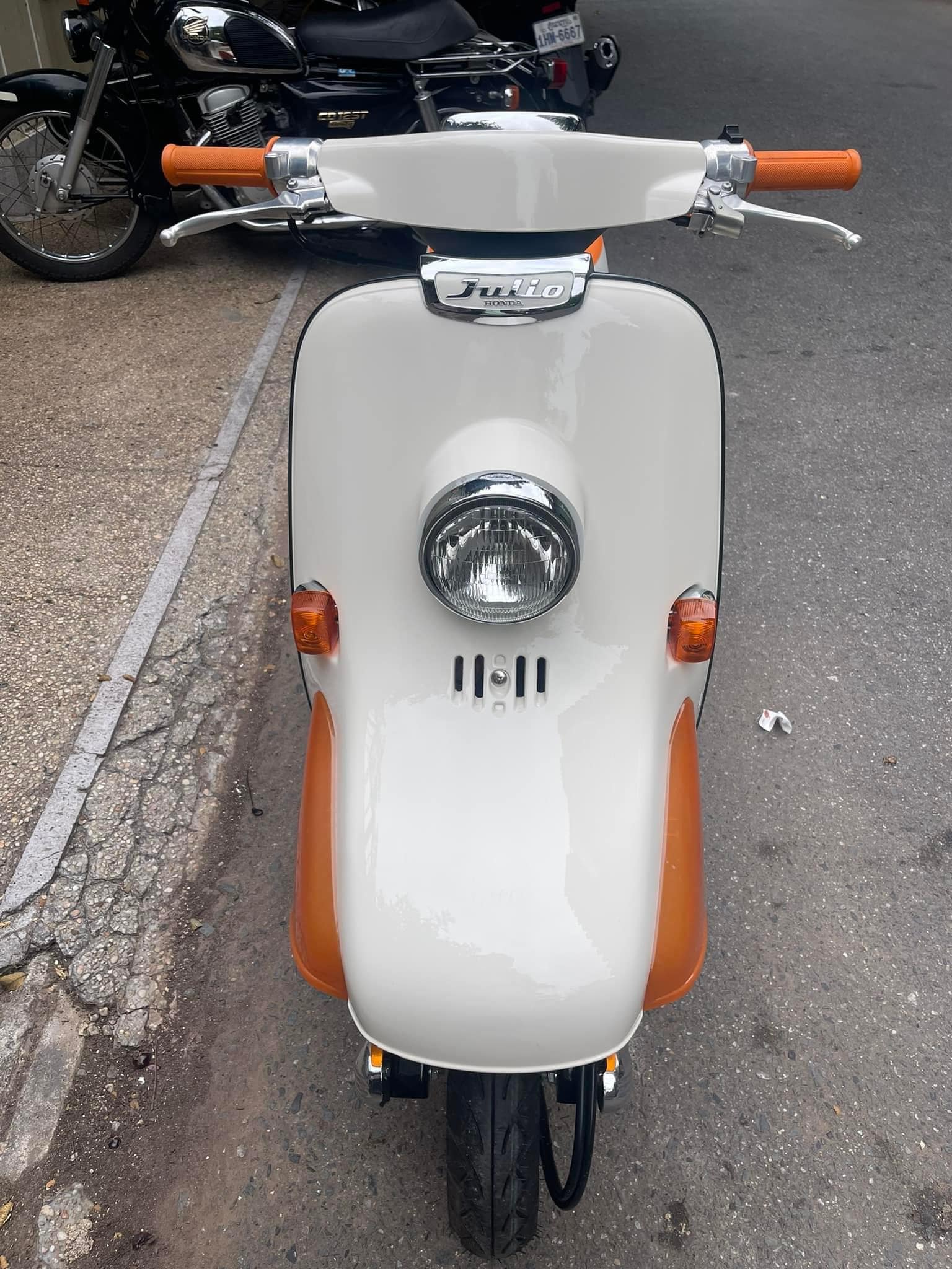 Xe 'độc' Honda Julio 50cc tại Việt Nam còn mới 100% dù đã 22 năm tuổi