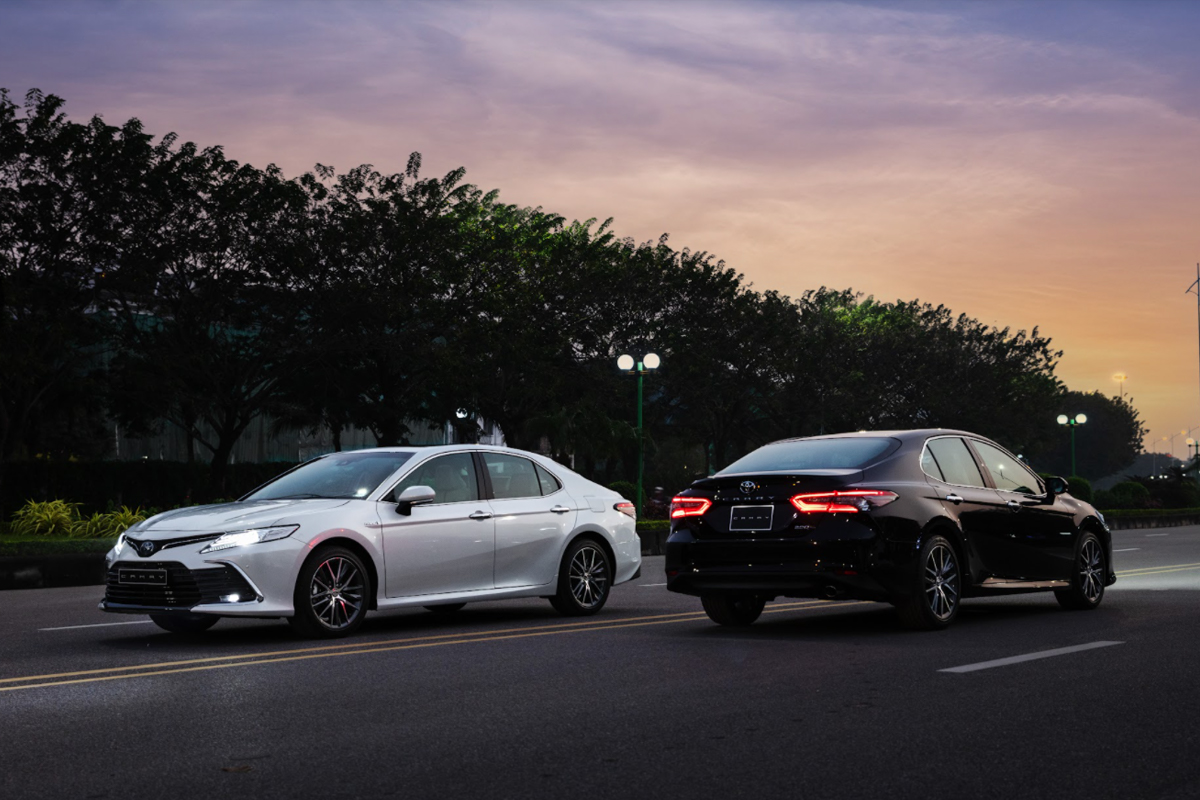 Thông số kỹ thuật Toyota Camry 2022.